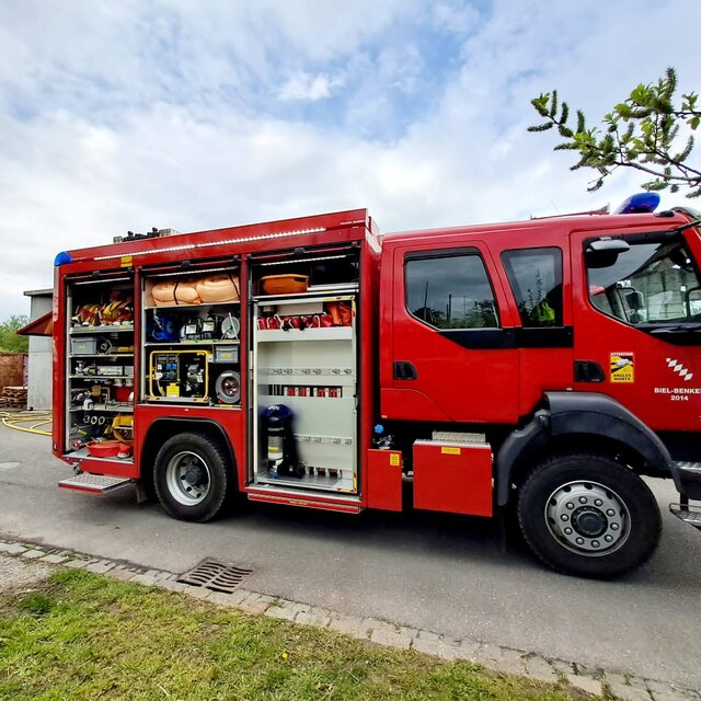 HLF bei einem Einsatz, rechte Seite Offen
